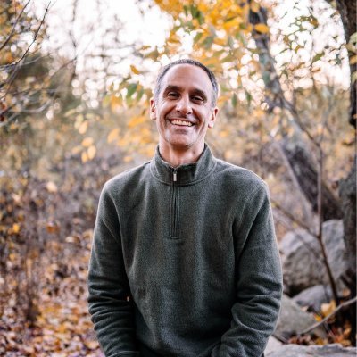Husband, father of 4, fantasy footballer, golfer, former b-baller, Vending Machine Biz and IT / technology consultant. Scarlet Hawk and Babson College Alumni.