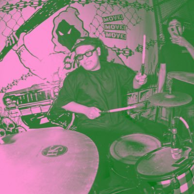 suka denger lagu saosin tanpa kecap, suka wisata masjid , kuliner , pokoknya jalan jalan