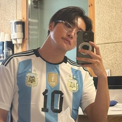 31 • INFJ • ATINY MOVEMENT ARG | 🇦🇷🌘🏴☠️
•281022•121122•300823•300125•030225•070225•
Weverse:CalligrArmy 💜 • BTS • ATEEZ • SVT •