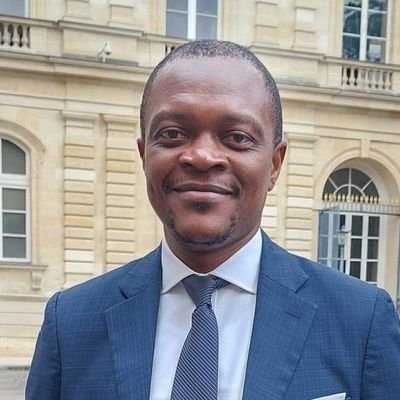 Archiviste & communication specialist. Questions mémorielles, éducatives et diplomatiques. Président des @AlumniUCC1