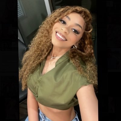 Blessed & Highly Favored✨| Tech🖤| Radio Host🎤| ATL | Insta: @weadoreashley_