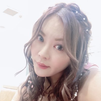 今を一生懸命に生きてる人です!シーシャと音楽が大好きです。シーシャはロシアフレーバーが特に好き。 中国語の通訳の仕事もたまにしてます。株や投資の勉強をするのが趣味です。 占いもめっちゃ好きなので、占い好きの人語りましょう!