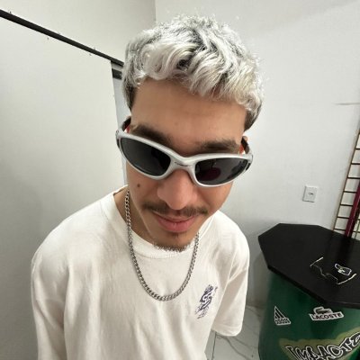 paintingsilent's profile picture. Vontade de comer um pacote de bolachinha