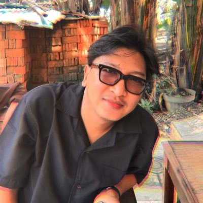 aku kalo ngomong medhok, makanya lebih milih ngetwit aja