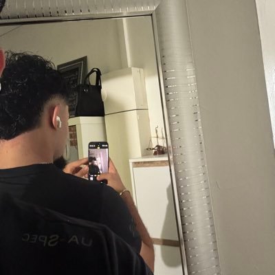 Userr11zz's profile picture. future world light heavyweight champion 🥊