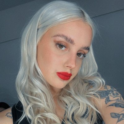 __zoey_yy__'s profile picture. 💳 Cashier by job troublemaker by nature
Truffleburger obsessed fries addicted
FREE link below if you want the late night snack