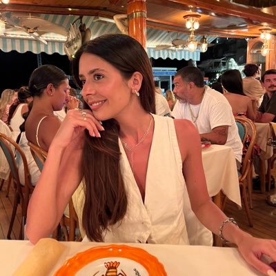 especialista en casi todo, o sea, abogada. Argentina si no existieras te inventaría.