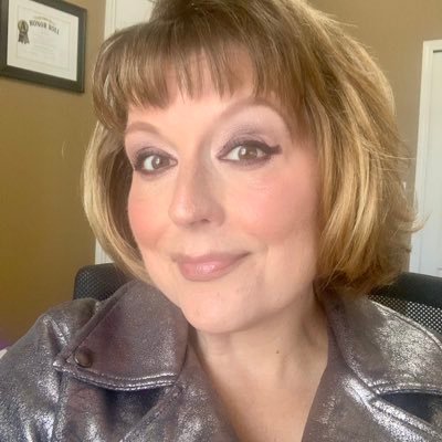 Full Stack Developer/JavaScript Dev/MERN · Monster Zero influencer — am I a soft autumn?/Banging out my bachelor’s in creative writing ✍🏻 / 🎵es-pres-so ☕️🎵