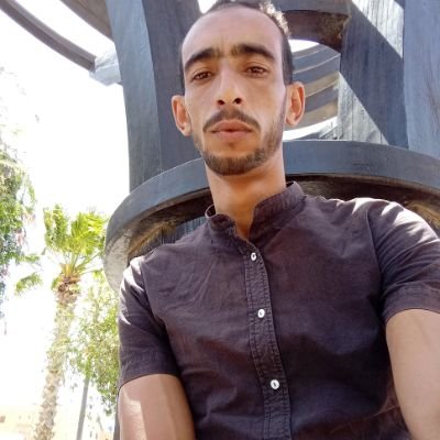 احب من يحبني والباقي ليهمني
I love those who love me, and the rest is up to me