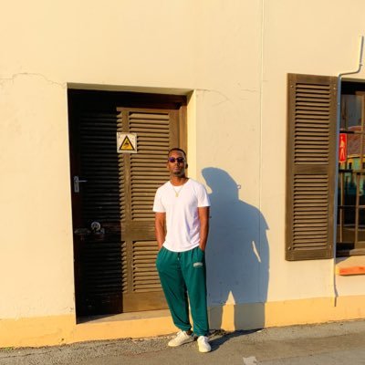 therealsmooi's profile picture. I’m a Food🌮 • Lifestyle👻 • Health🏋🏾• Menswear👕 & Gaming 🎮 enthusiast. Come join me as I navigate life🚶🏽.