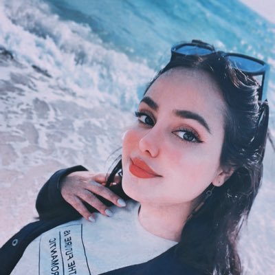 معتاد به دنت توت فرنگی 🍓 عاشقه بی حد و مرز خرمالو و گربه ها 🐈