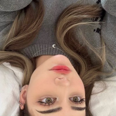 ݁ ˖ ⊹gravity, you held me down in this starless city*・゚