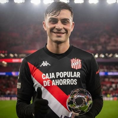Te amo San Martin ❤️🤍❤️, pero vos tmb amame a mi hdp
🇪🇸: FC Barcelona 💙❤️
totalmente vencido por la pelotita, me está arruinando la life, ayuda.