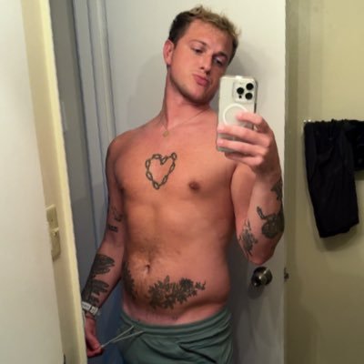 18+ MDNI | Just Your Local Bisexual & Tatted Himbo ⚡️ | Top 13% & No PPV ⬇️