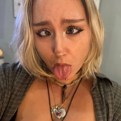 21 yr old beach babe! message me on my onlyfans!
