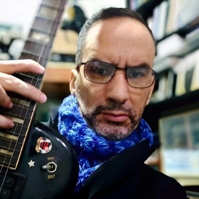 ᶜʳᶠ 𝗙lamenguista
≡ 𝗔mante de Literatura
𝄢 𝗔mante de Música
⍯ 𝟮14782
Δ 𝗘x-executivo de Finanças
𝗩anitas Vanitatum et Omnia Vanitas ∴