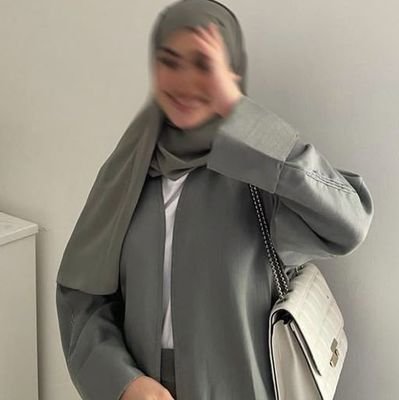 تشبهين المكان الهادئ ، أغاني التسعينات والورد ، تشبهين كل أمر مبهر وحقيقي وغير معتاد 🤍🦌 .