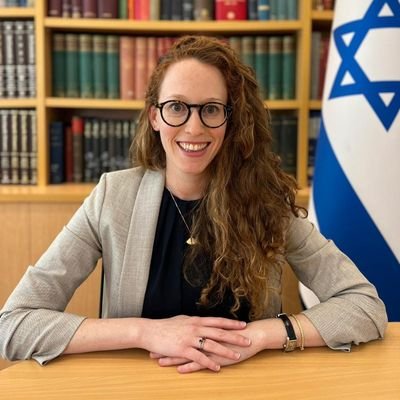 DanaRaz10's profile picture. Counselor for Political Affairs at @IsraelenFrance; Previously posted in 🇷🇺; DiploMom
