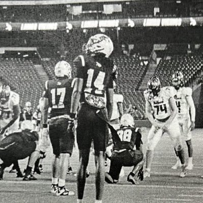 6,4 | 185 | 27’ DB @ LAMAR HIGHSCHOOL | quavogulley@gmail.com #️⃣ 469-509-3259 2.7 GPA