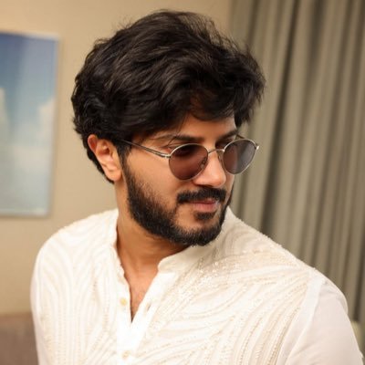 dulquersalmaann's profile picture. live ur life.