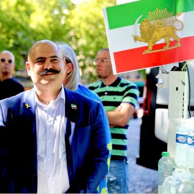 Liberté Égalité Fraternité. J'essaie d'être la voix claire de notre génération iranienne.
Quatre décennies, c'est suffisant pour le régime des Mollahs en Iran !