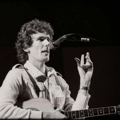 vikustereo's profile picture. yendo de la cama al living