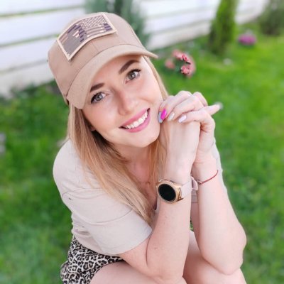 Solo mom 💁♀️
Crypto dreamer 💹
Baby store love 🍼
Laughs often 😂
MAGA strong ❤️
Good vibes only ✨ 🇺🇸
