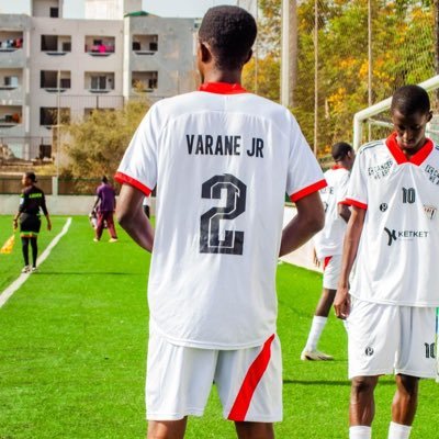SENEGAL⭐CHAMPION D’AFRIQUE🏆 🇸🇳👉🏾❤j suis ☪@RealMadrid🤍💙 @lakers 💛💜👻 https://t.co/W1889wRrdI ⚽2em compte @Mahdioutoure