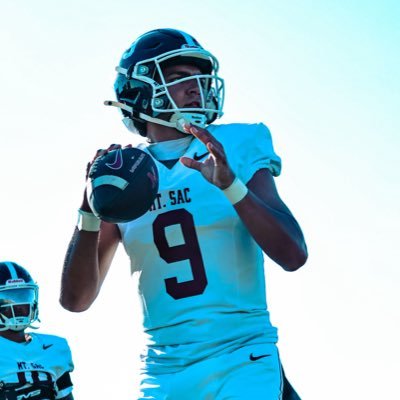 Quarterback • Chasing the Unimaginable 6’3 215 D1 Bounce Back @ Mt. Sac