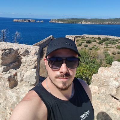Ciekawy nowych informacji oraz inspiracji. Historyk z wykształcenia. Obecnie student drugiego roku rachunkowości i zarządzania finansami.