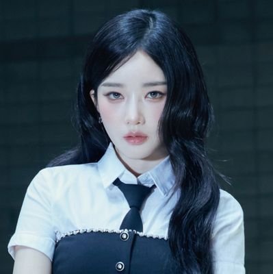 flexibilityS5's profile picture. Scientifically-loving YooYeon from ATOM to for-EVER 🐰❤️
Updates re tripleS schedules, and especially from the Ewha Goddess.