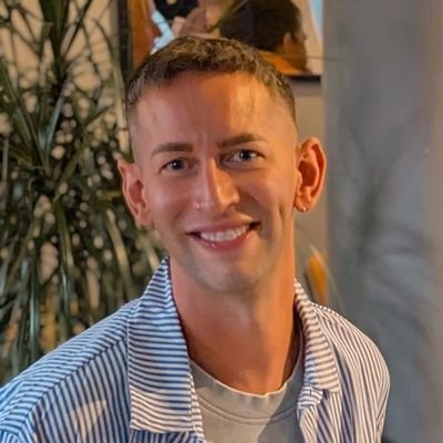 🇬🇧🇮🇹🏳️🌈🇪🇺
@nhsengland cog/Pride Community Foundation x @sceneLGBTQ contributor✍🏻and pop culture enthusiast👁️👄👁
📨dale@scenemag.co.uk