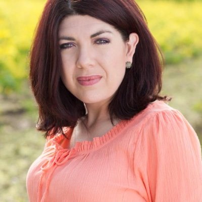 BuySellWithTeri's profile picture. Helping buyers & sellers across Oregon find their perfect fit 🏡 | Rural • Residential • Acreage | Real Estate Made Simple | #BuySellWithTeri