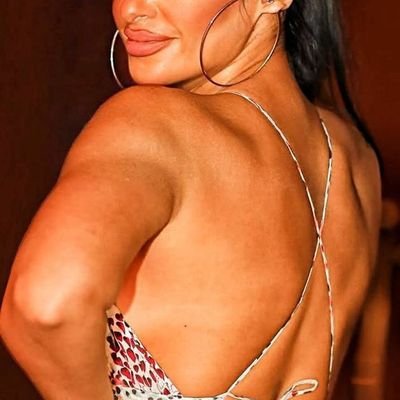 سالب 21 سنة لو عاوز تنيك جسمي السكسي فولو لصفحتي وخوش عليا خاص نتفق يا روح قلبي ❤️🥵🔥🔥