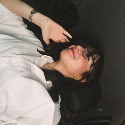 farnoosh🌚 « Comfortably numb» infj🪐 https://t.co/OblaJ2kzD0