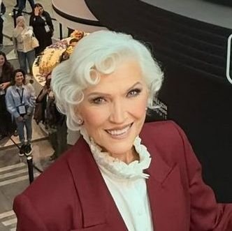 Bestselling International Author of A Woman
Makes
A Plan 📖 Doctor of Dietetics👩🎓
Supermodel😉💃
#ItsGreatToBe76 Manager:
anna@mayemusk.com