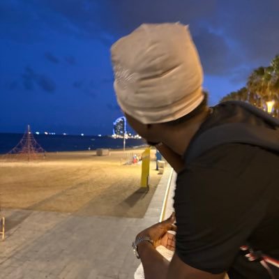 recognizereal00's profile picture. the world is yours