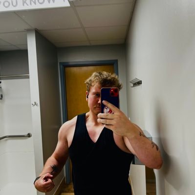 _tannrr's profile picture. gamer, baseball enjoyer, heavy lifter.