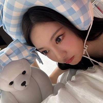 aobbei's profile picture. dum spiro, spero.