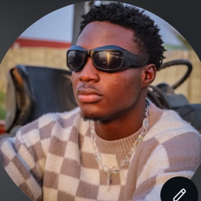 biglixin's profile picture. 🇳🇬Singer/Songwriter 🎼 IG:@lixinricch Pls show some love by following and sharing🖤