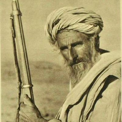 قال رسول الله ﷺ:”إنما الأعمال بالنية، ولكل امرئ ما نوى“ وقال عبد الرحمن ابن مهدي:”ينبغي لكل من صنف كتابا أن يبتدئ فيه بهذا الحديث تنبيها للطالب على تصحيح النية“