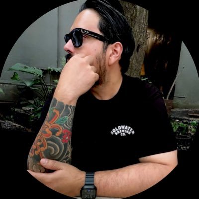 Todo lo quiero solucionar escuchando @deftones, cocino desayunos, hago salsa macha muy perrona @steelers 4 life.