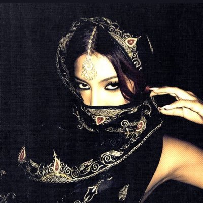_niniraj's profile picture. all my kingdom for a kiss upon her shoulder