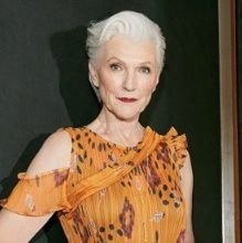 Bestselling International Author of A Woman
Makes
A Plan 📖 Doctor of Dietetics👩🎓
Supermodel😉💃
#ItsGreatToBe76 Manager:
anna@mayemusk.com