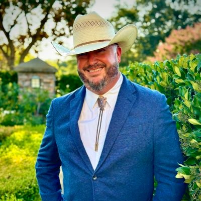 Was once thrown out of a Circuit City. Your mom thinks I’m charming. World class trailer backer-upper. Red Raider. Proud West Texan.