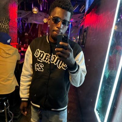 Artist and upcoming barber 🥶😎 support me and I’ll support you! IG:Certifiedtrapperhoe