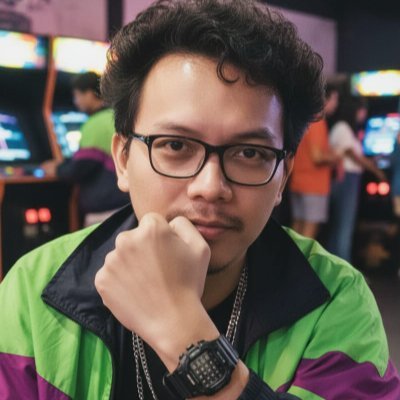 Pegawai Swasta, IDX investor, suka bersepedah dan jalan kaki.