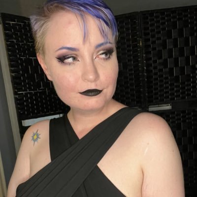 I play Dead by Daylight and more!💀☀️ Femme of the Fog 🌫️ Nea/Taurie/Survivor Main 💗 lover of goofy fun perks!