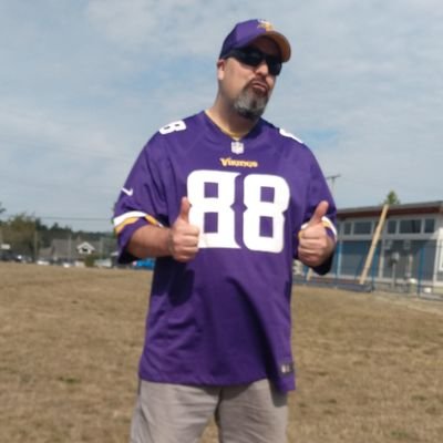 ELKS VIKINGS JAYS PHILLIES FLYERS OILERS CFL NHL NLL NFL MLB WLA. #LetsGoOilers #LetsGoFlyers #SKOL
comedy, metal, rock, wrestling, Canadian content. FGR.