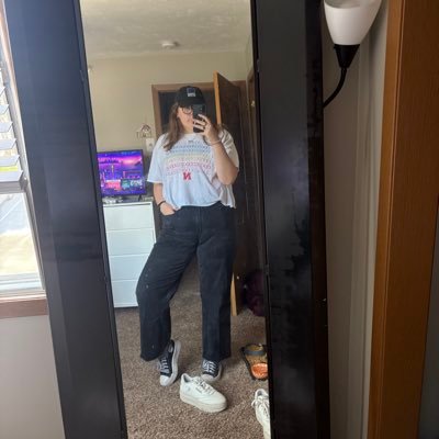 allyricha's profile picture. i’ve sent you a postcard from the edge